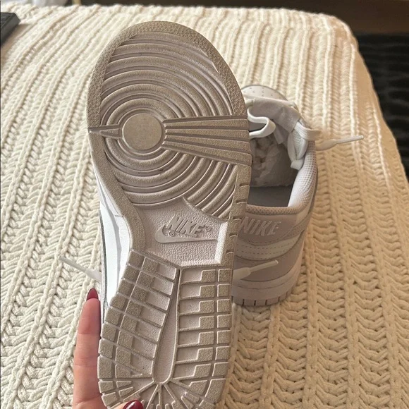 Nike Women’s Low Dunk, size 6 - Picture 5 of 9